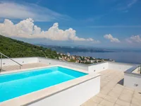 Недвижимость Четырехкомнатная квартира Центр: 30