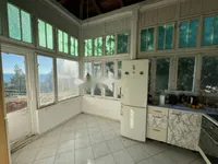 Недвижимость Трехкомнатная квартира в центре: 9