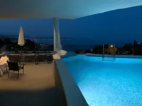 Недвижимость Семейный дом 641 м², Центр: 9