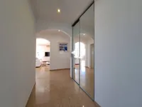 Недвижимость Четырехкомнатная квартира, Центр: 1