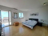 Недвижимость Четырехкомнатная квартира, Центр: 17