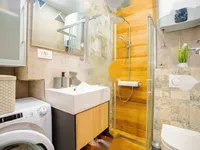 Недвижимость Двухкомнатная квартира в центре: 13