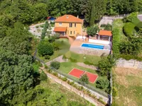 Недвижимость Семейный дом 300 м², Опация: 2