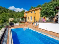 Недвижимость Семейный дом 300 м², Опация: 5