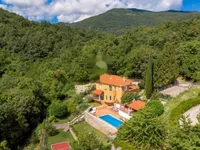 Недвижимость Семейный дом 300 м², Опация: 20