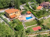 Недвижимость Семейный дом 300 м², Опация: 21