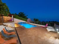 Недвижимость Семейный дом 300 м², Опация: 24