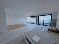 Недвижимость Четырехкомнатная квартира: 8