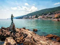 Недвижимость Трехкомнатная квартира Центр: 12