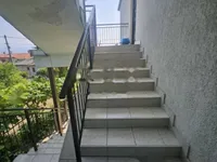 Недвижимость Двухкомнатная квартира в центре: 25