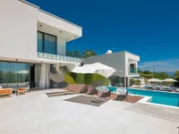 Недвижимость Семейный дом 183 м², Центр: 8