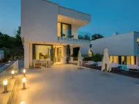 Недвижимость Семейный дом 183 м², Центр: 16