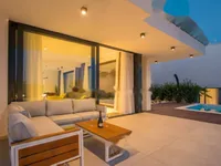 Недвижимость Семейный дом 183 м², Центр: 17