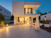 Недвижимость Семейный дом 183 м², Центр: 19