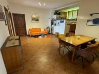 Недвижимость Трехкомнатный на земле, Центр.: 1