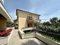 Недвижимость Семейный дом 350 м² в Побри: 10