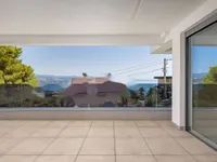 Недвижимость Трехкомнатная квартира в центре: 3