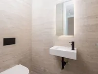 Недвижимость Трехкомнатная квартира в центре: 20