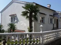 Недвижимость Семейный дом 430 м², Центр: 3