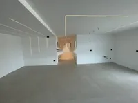 Недвижимость Трехкомнатная квартира в центре: 3