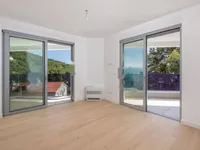 Недвижимость Двухкомнатная квартира Центр: 3