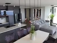 Недвижимость Трехкомнатная квартира, центр: 8