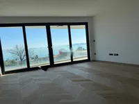 Недвижимость Трехкомнатная квартира, Центр: 4