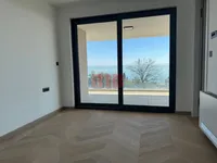 Недвижимость Трехкомнатная квартира, Центр: 12