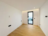 Недвижимость Трёхкомнатная квартира в центре: 13