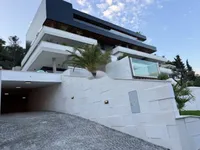 Недвижимость Двухкомнатная квартира в центре: 4