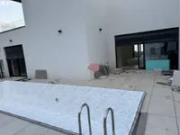 Недвижимость Трехкомнатная квартира в центре: 5