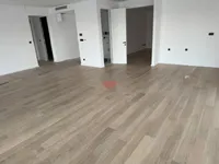 Недвижимость Трехкомнатная квартира в центре: 6