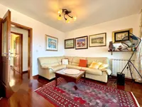 Недвижимость Трехкомнатная квартира в центре: 7