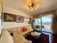 Недвижимость Трехкомнатная квартира в центре: 8