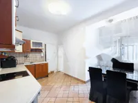 Недвижимость Четырехкомнатная квартира в Любляне: 1