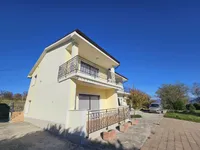 Недвижимость Двухэтажный дом Новый Изола: 1