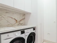 Недвижимость Двухкомнатная квартира в центре: 9