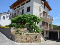 Недвижимость Дом, Побеги: 1