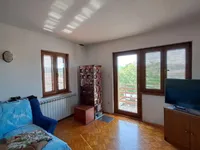 Недвижимость Дом, Побеги: 17