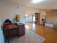 Недвижимость Дом, Побеги: 25