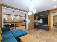 Недвижимость Трехкомнатная квартира у Трновской церкви: 1