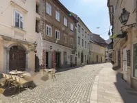 Недвижимость Четырехкомнатная квартира в центре Любляны: 4