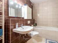 Недвижимость Квартира, 3-комнатная, Шишка: 8