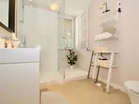 Недвижимость 2-комнатная квартира в центре: 5