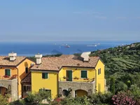 Недвижимость Четырехкомнатная квартира: 1