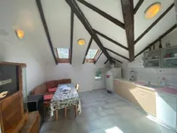 Недвижимость Трехкомнатная квартира, Центр: 2