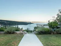 Недвижимость Трехкомнатная квартира Центр: 2