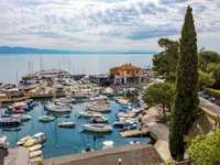 Недвижимость Трехкомнатная квартира Центр: 25