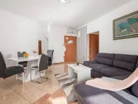 Недвижимость Двухкомнатная квартира, Центр: 7