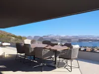 Недвижимость Трехкомнатная квартира, Центр: 1